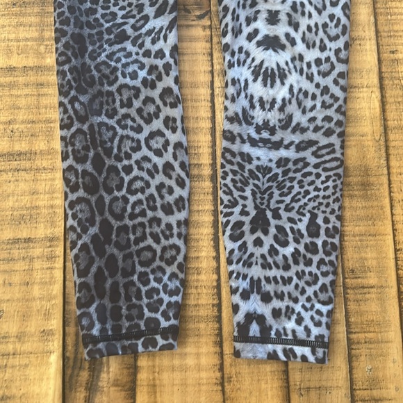 Yogalicious Jaguar Grey Leggings - Picture 5 of 10